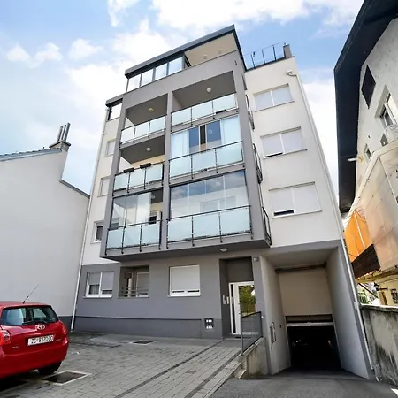 First Class Apartment, Free Parking Апартаменты *