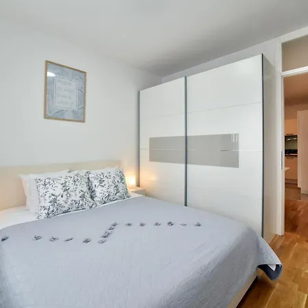Апартаменты First Class Apartment, Free Parking Загреб